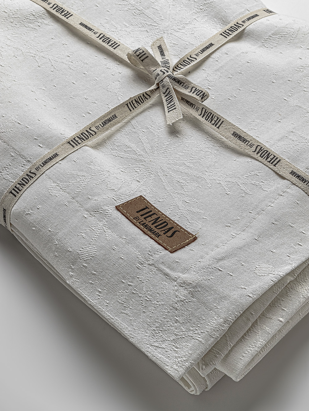 MANTEL SNOW OFF WHITE 150 X 270 image number null