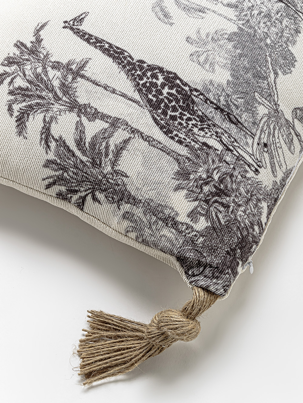 almohadones-para-sillones-ALMOHADON-KENIA-NATURAL-50-X-30-HACHE-3.jpg image number null
