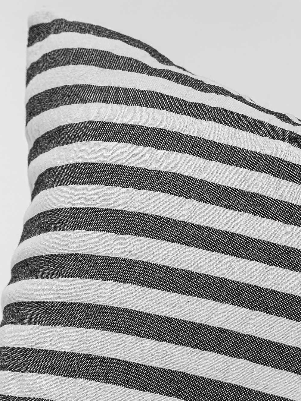 almohadon-rayado-ALMOHADON-BASIC-TUSOR-RAYA-FINA-GRIS-OSCURO-45-X-45-FABRICA-1.jpg image number null