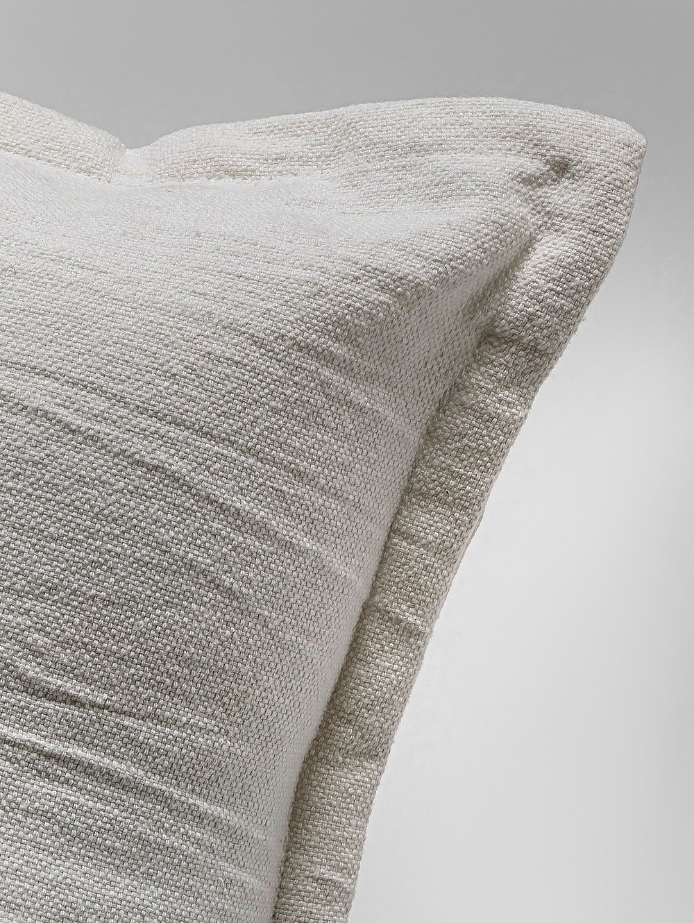 almohadon para sillon-ALMOHADON VERONA 50x50 OFF WHITE-FABRICA LANDMARK-1.jpg image number null