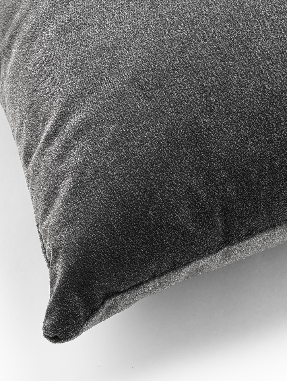 ALMOHADON VELVET GRIS GRAFITO 45 X 45 image number null