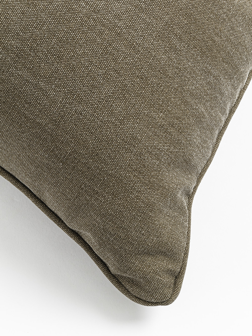 ALMOHADON ENVEJECIDO CON VIVO CANELA 50 X 50 image number null