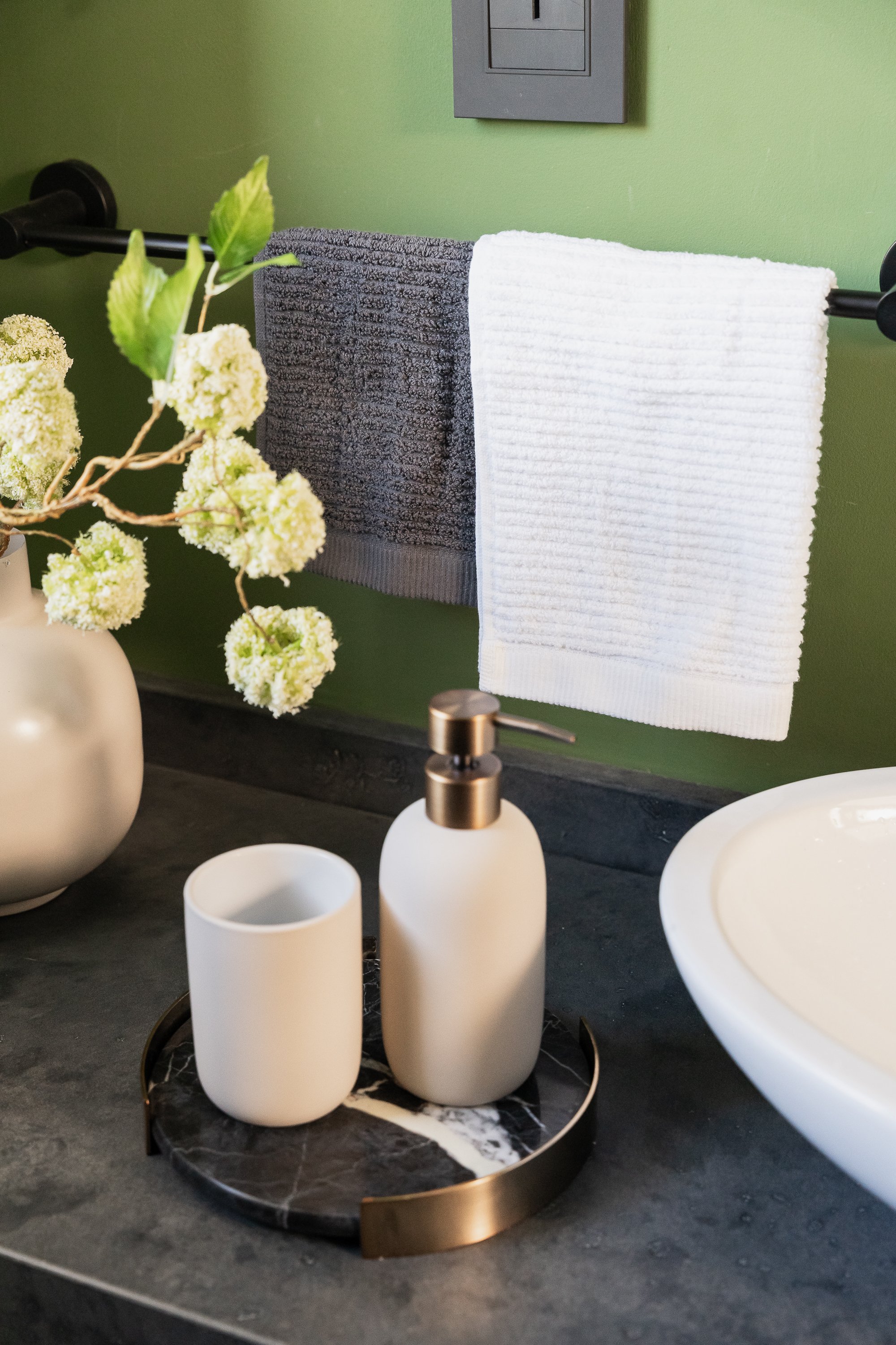 SET DE TOALLA Y TOALLON MILAN image number null