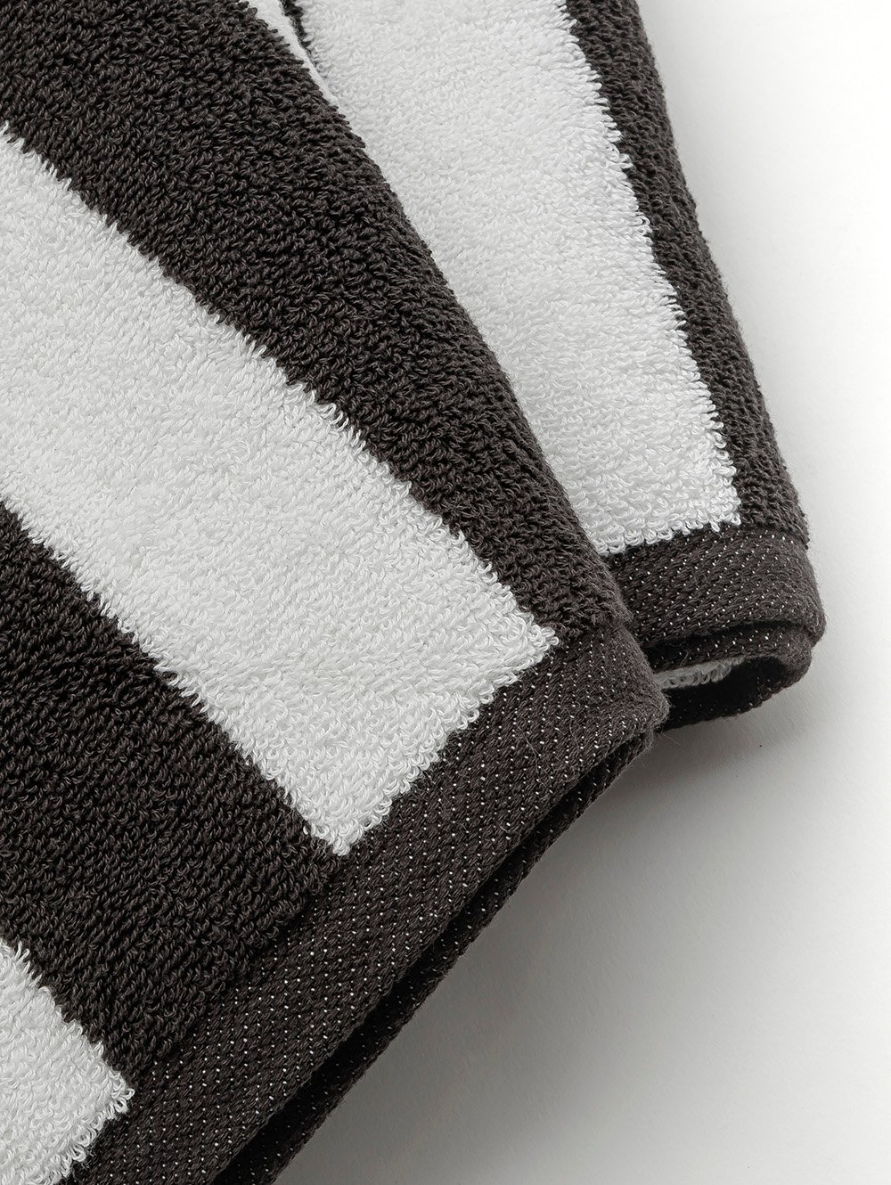 TOALLON DE PLAYA RAYAS BLANCO/GRAFITO image number null