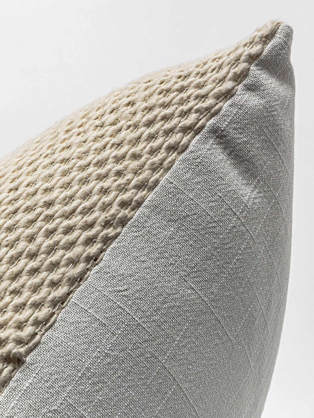 ALMOHADON ALMENDRA CRUDO RECTANGULAR 50X30 image number null