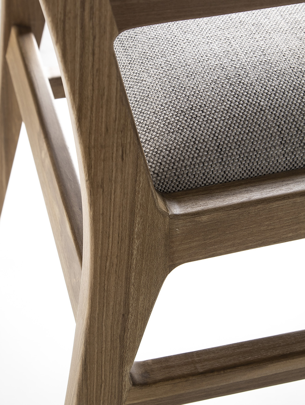 Sillon de madera con asiento tapizado-SUD PETIRIBI PREGO ALUMINIO-Landmark-03.jpg image number null