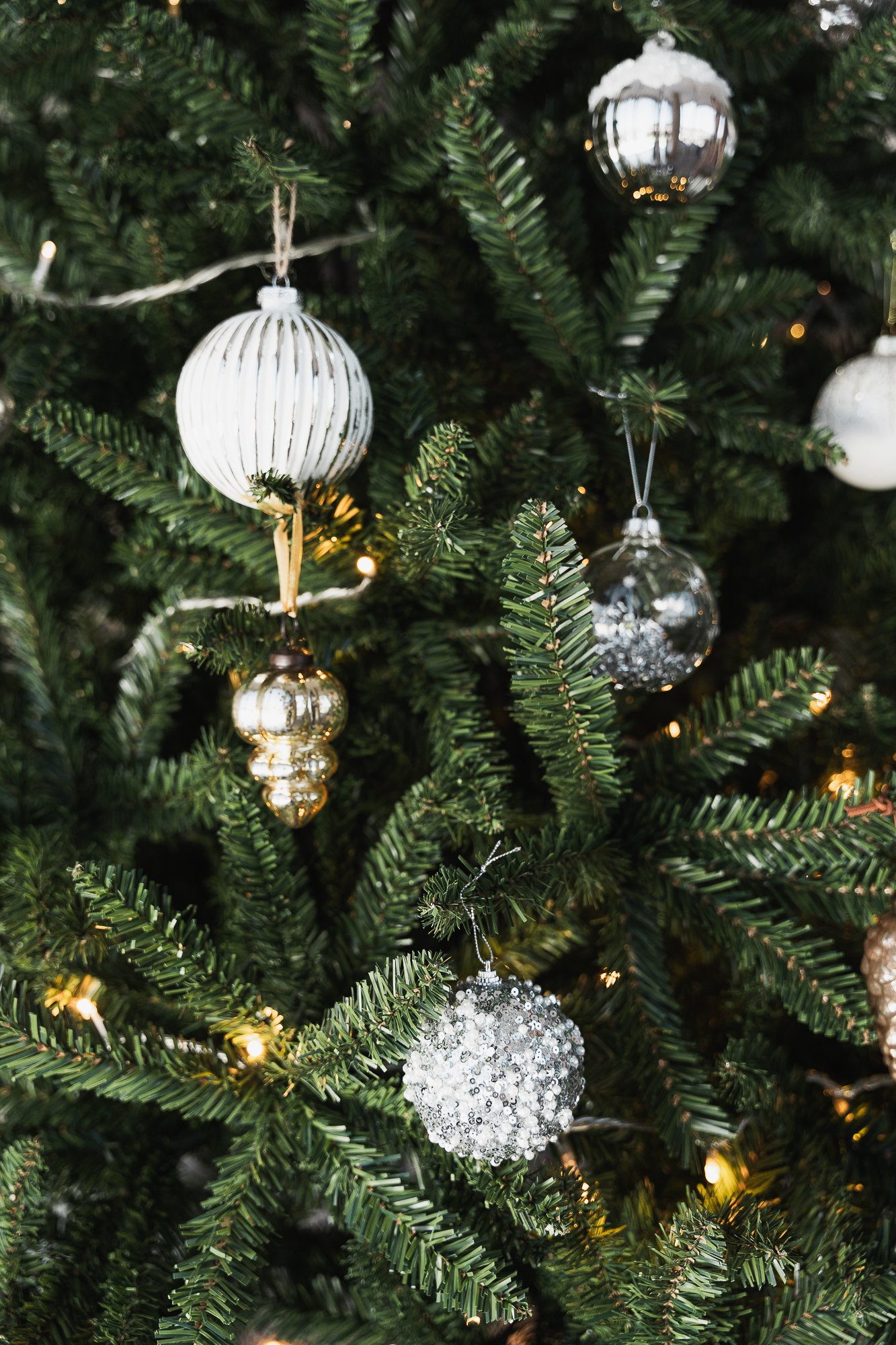 BOLA NAVIDEÑA LINES SILVER image number null