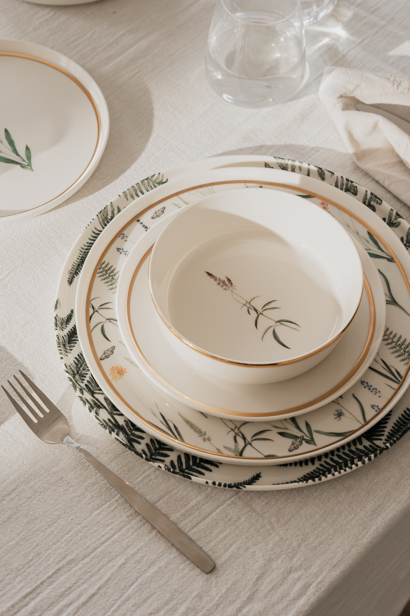 BOWL BOTANICAL GOLD 16 CM image number null