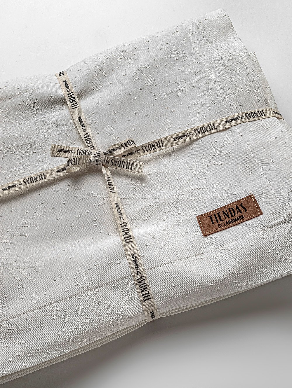 MANTEL SNOW OFF WHITE 150 X 270 image number null