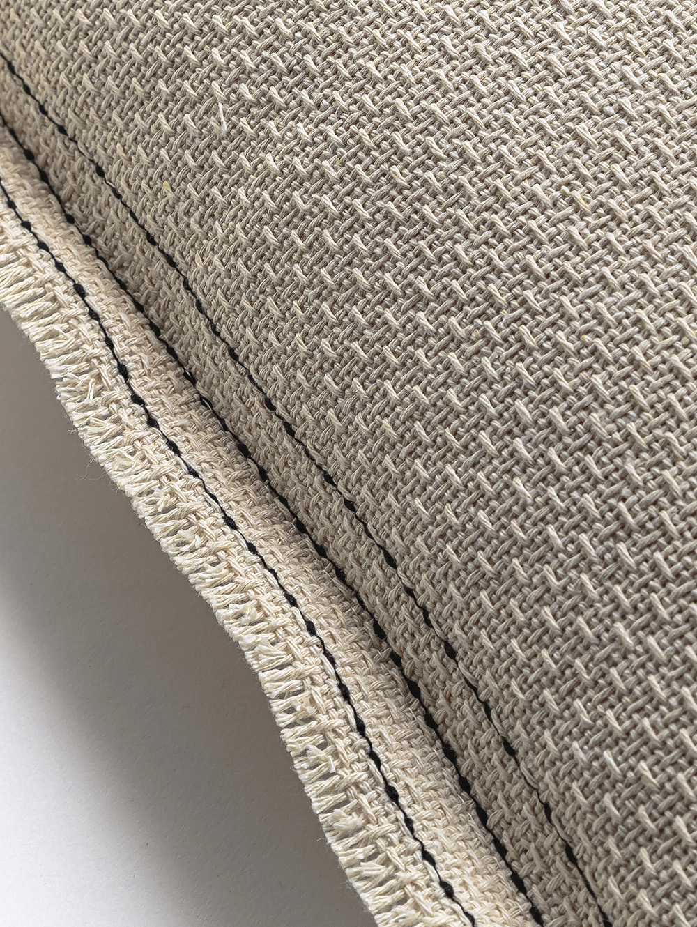 almohadones-para-sillones-ALMOHADON-SEVILLA-BEIGE-50-X-50-HACHE-5.jpg image number null