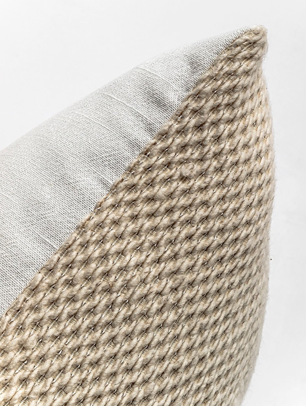 ALMOHADON ALMENDRA CRUDO RECTANGULAR 50X30 image number null