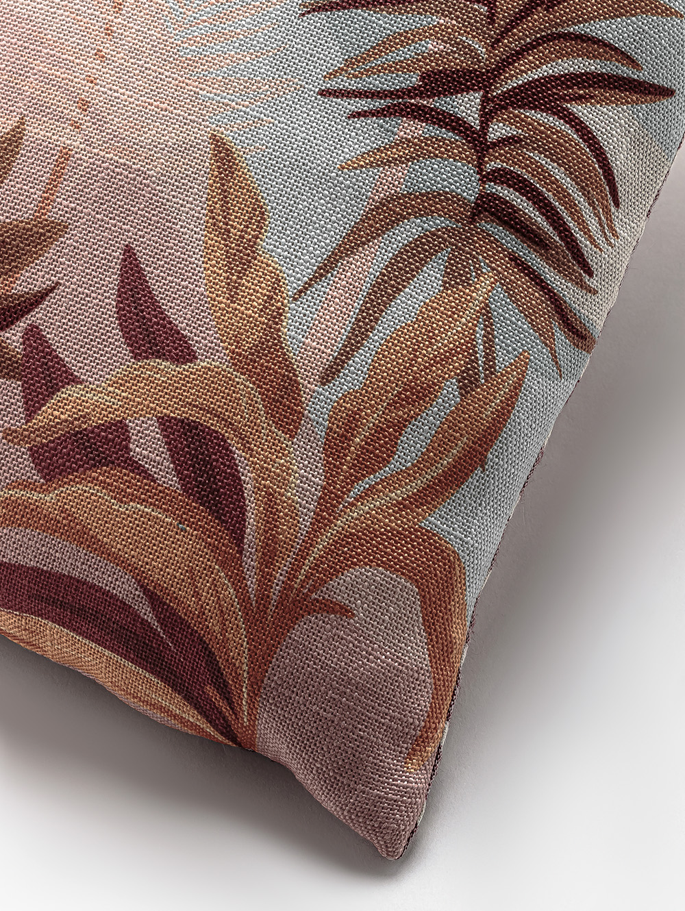 almohadon-para-sillon-ALMOHADON-SELVA-43-X-43-PINK-HACHE-3.jpg image number null