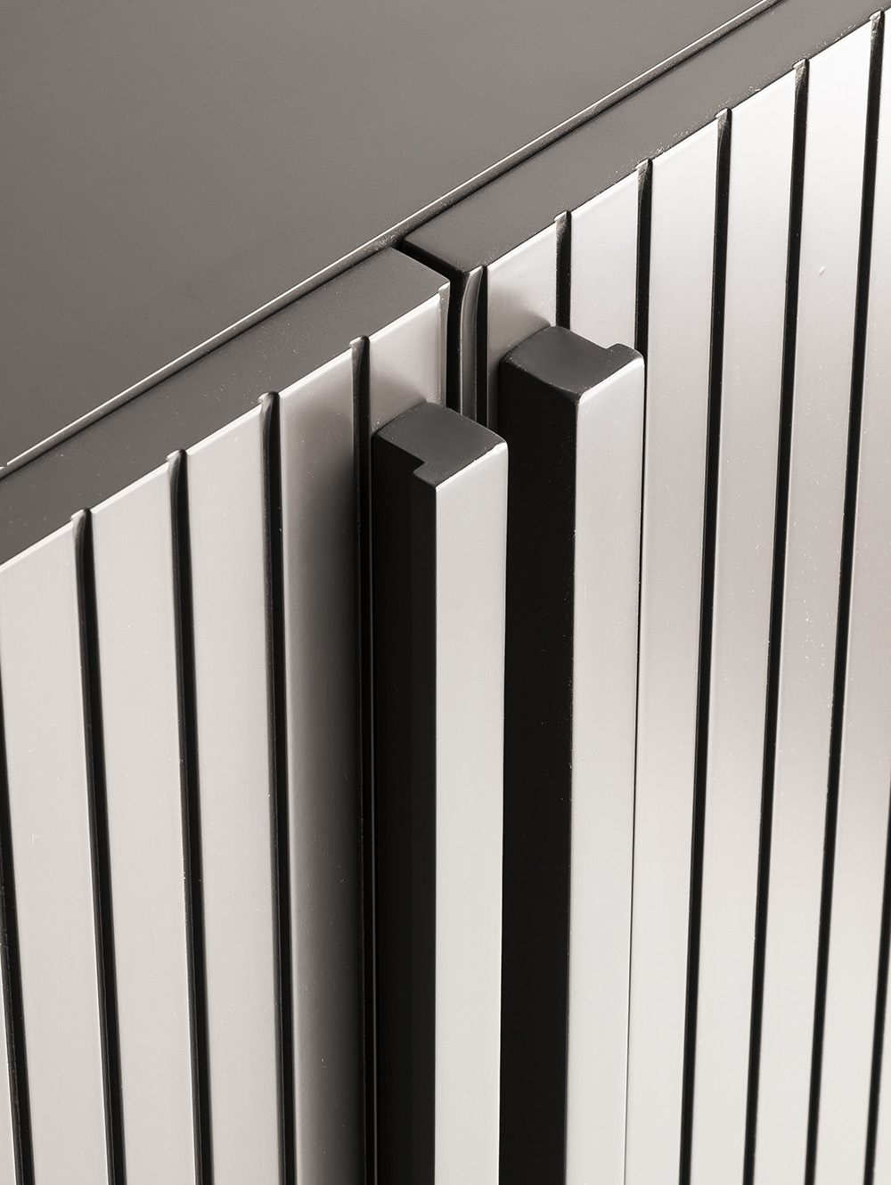 Vajillero bajo laqueado negro-LAQUE ONIX 180-Landmark-04.jpg image number null