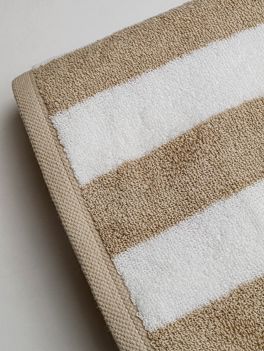 TOALLON DE PLAYA RAYAS BLANCO/BEIGE image number null