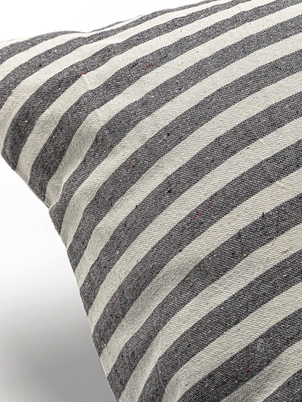 ALMOHADON BASIC TUSOR RAYA FINA GRIS MEDIO 45 X 45 image number null