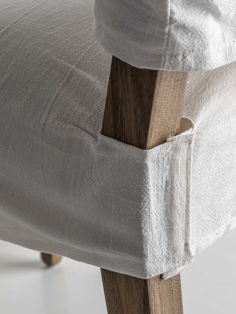 Silla de comedor con funda- PETIRIBI TUSOR BLANCO-Landmark-01.jpg image number null