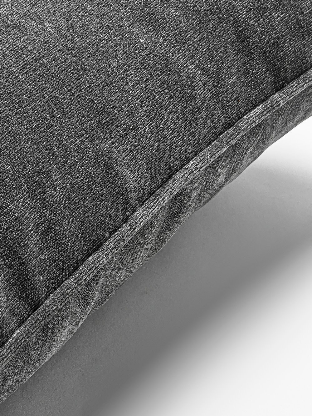 ALMOHADON VELLU CON VIVO GRIS 45 X 45 image number null