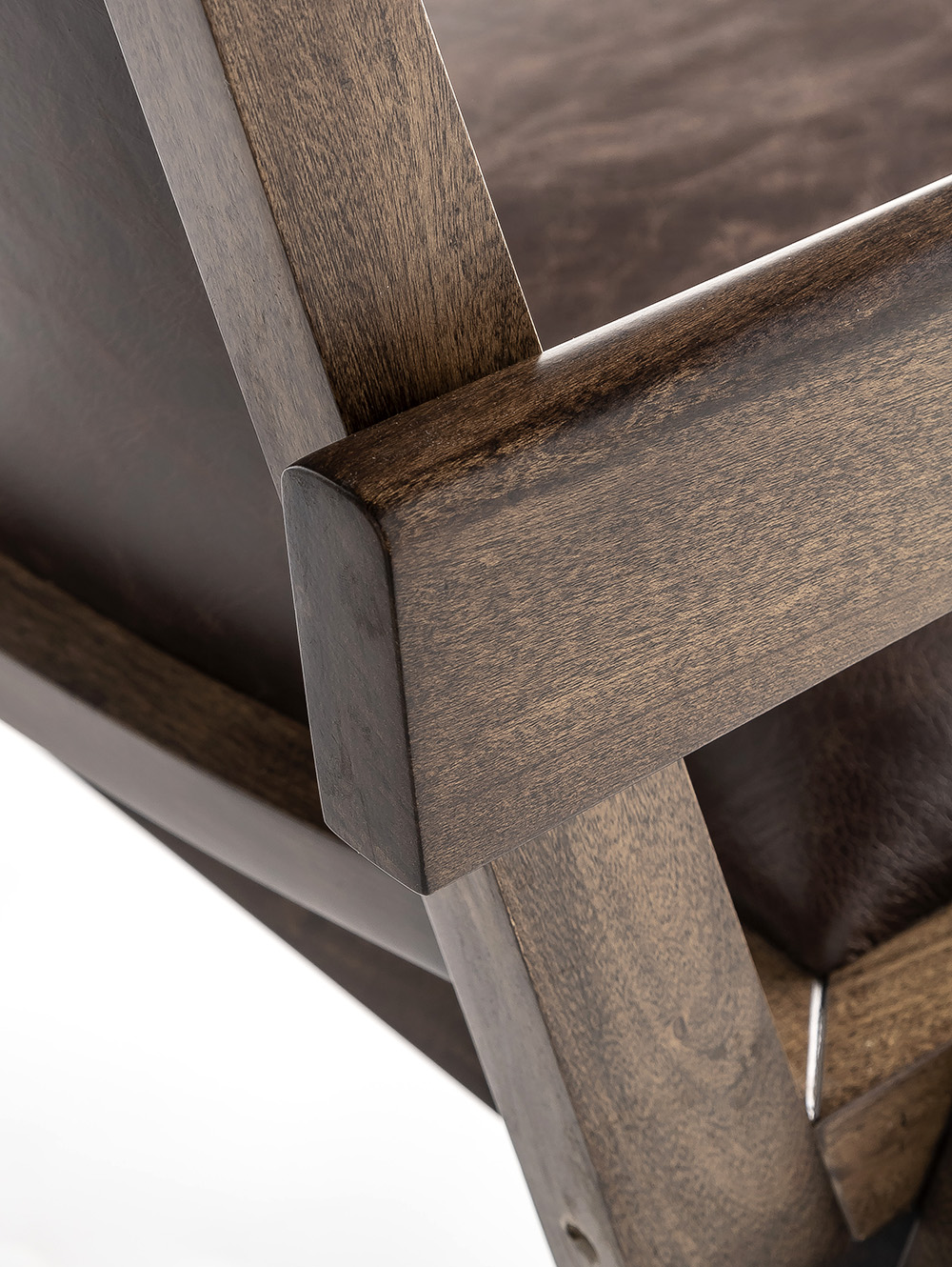 sillon madera y cuero marron oscuro-SILLON CAPITOL CUERO HABANO-FABRICA-7.jpg image number null